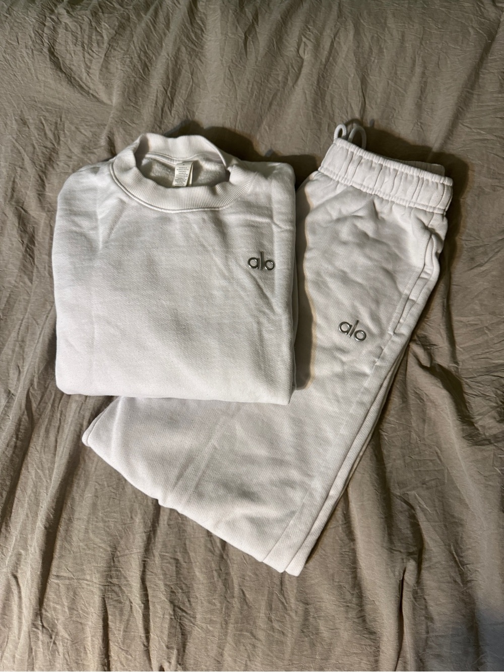 Alo Accolade White Sweat Set